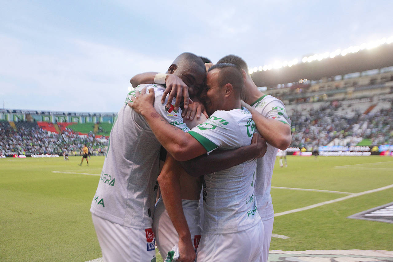 León logró su primer triunfo del torneo al golear 4-0 a Querétaro. (JM)