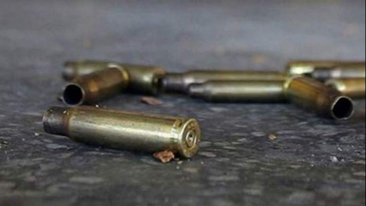 Al menos dos individuos ingresaron con armas de fuego y dispararon en contra de las mujeres. (ARCHIVO)