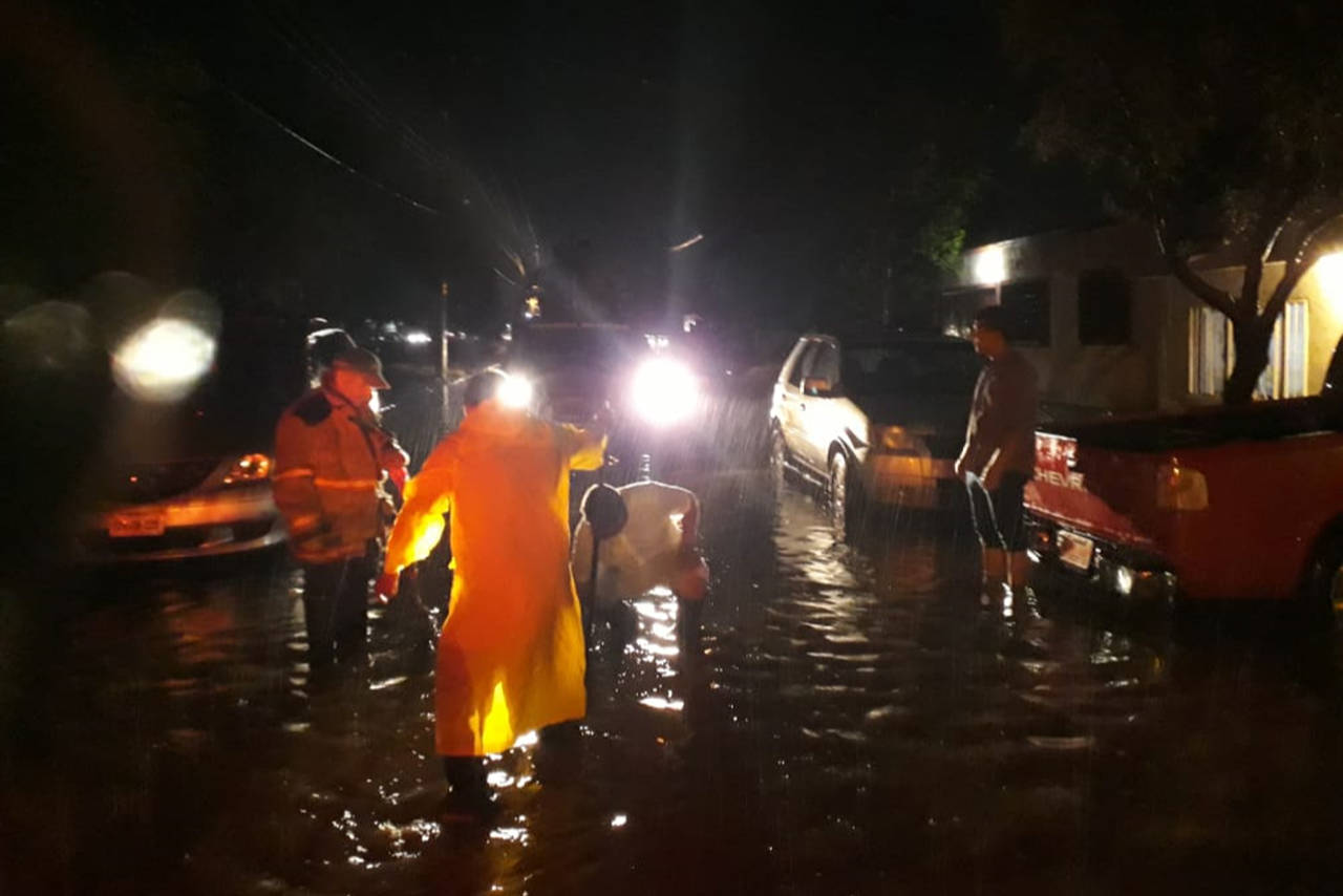 Apoyo. Autoridades acudieron a diversos puntos de San Pedro por afectaciones causadas por lluvias. (CORTESÍA)