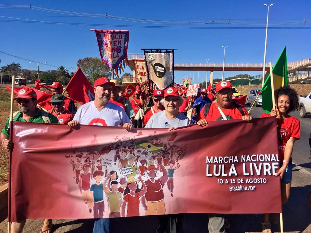 En un vídeo publicado por la formación en las redes sociales y en su página en internet, el activista argentino de derechos humanos dijo que se unió a la marcha este lunes 'en solidaridad con el pueblo de Brasil y por la liberación de Lula que es un preso político'. (ARCHIVO)