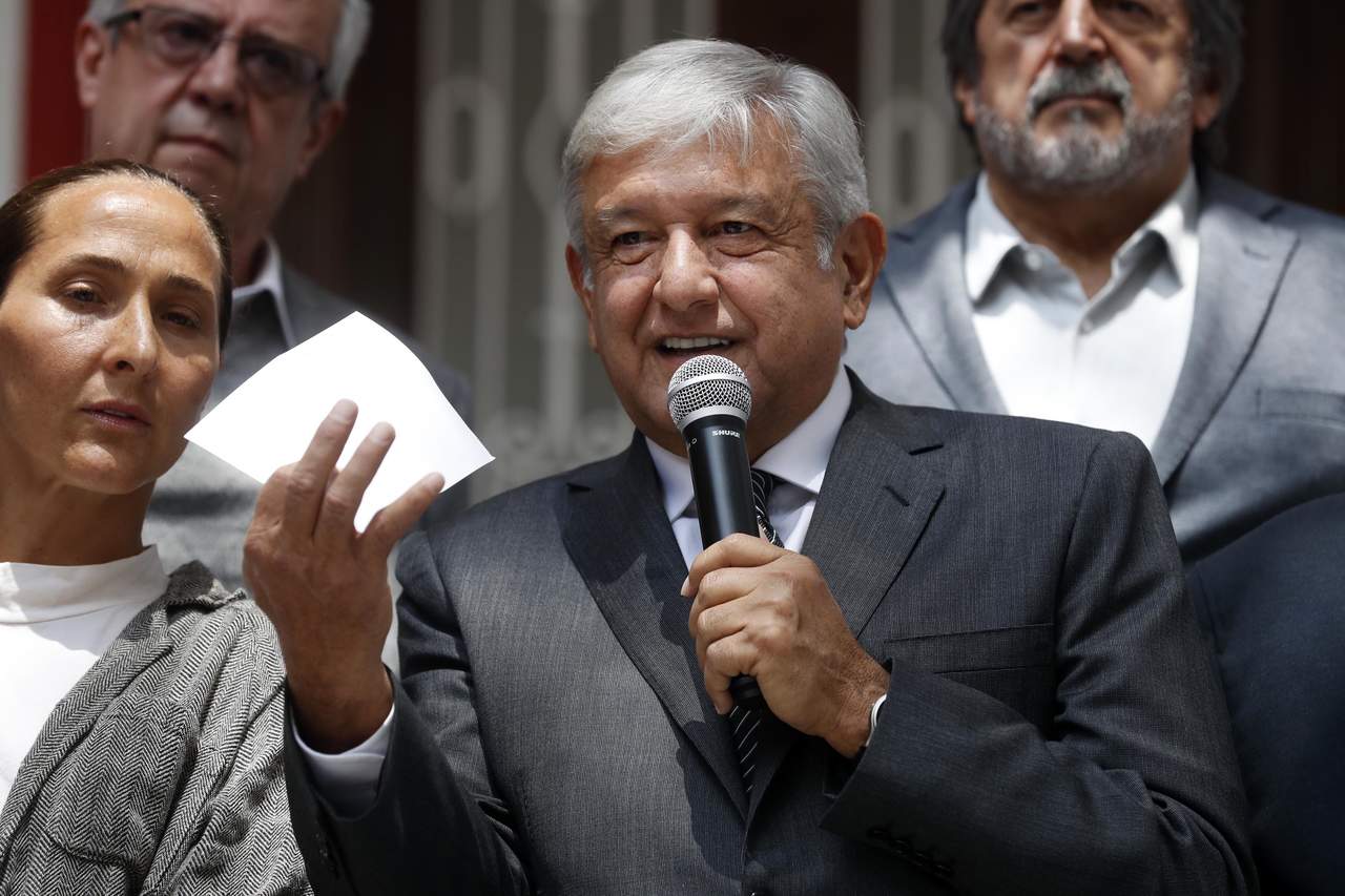 Andrés Manuel López Obrador dio instrucciones a 32 delegados estatales y a 264 delegados regionales para que sean enlace directo entre los recursos federales y las familias, sin intermediarios. (ARCHIVO)
