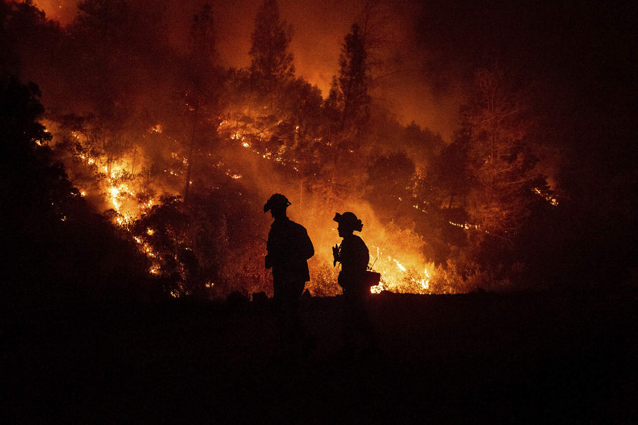 Con este deceso son ocho los bomberos fallecidos en los incendios en California, así como tres civiles, una abuela y sus dos nietos. (ARCHIVO)