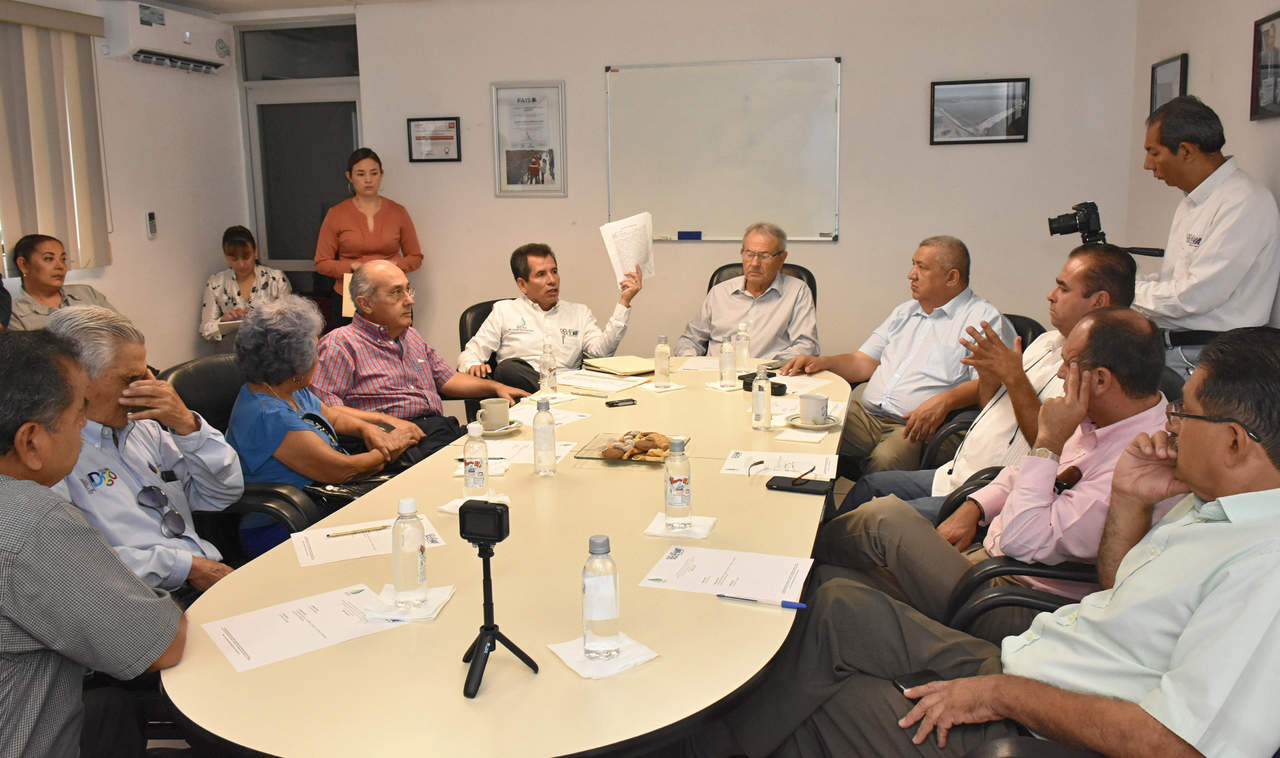 Durante una sesión extraordinaria, se presentó la explicación técnica por parte del director del Sideapa, Adelmo Ruvalcaba Nieto. (EL SIGLO DE TORREÓN) 