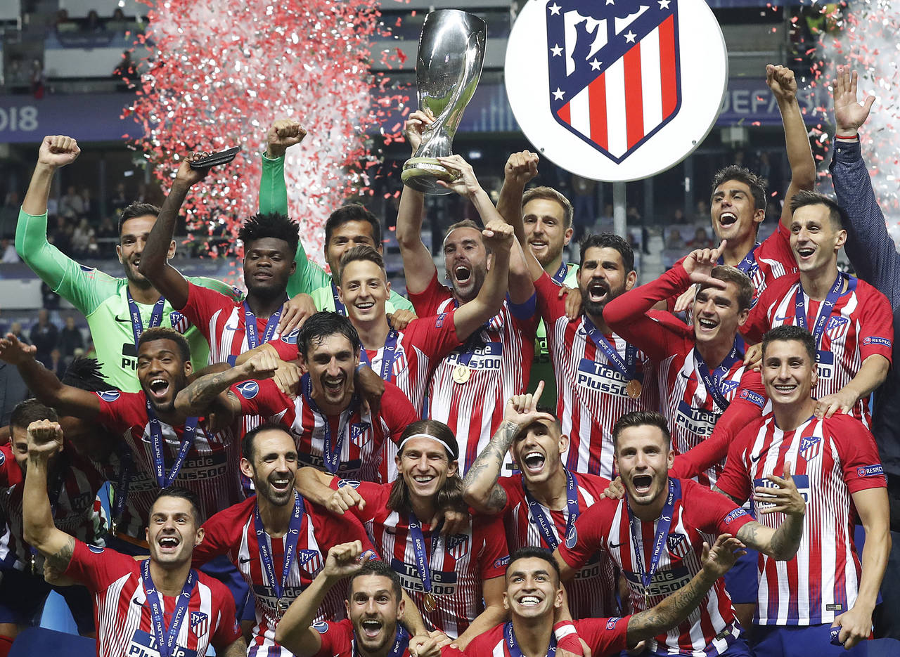 El Atlético de Madrid se impuso 4-2 al Real Madrid y ganó la Supercopa de Europa. (AP)