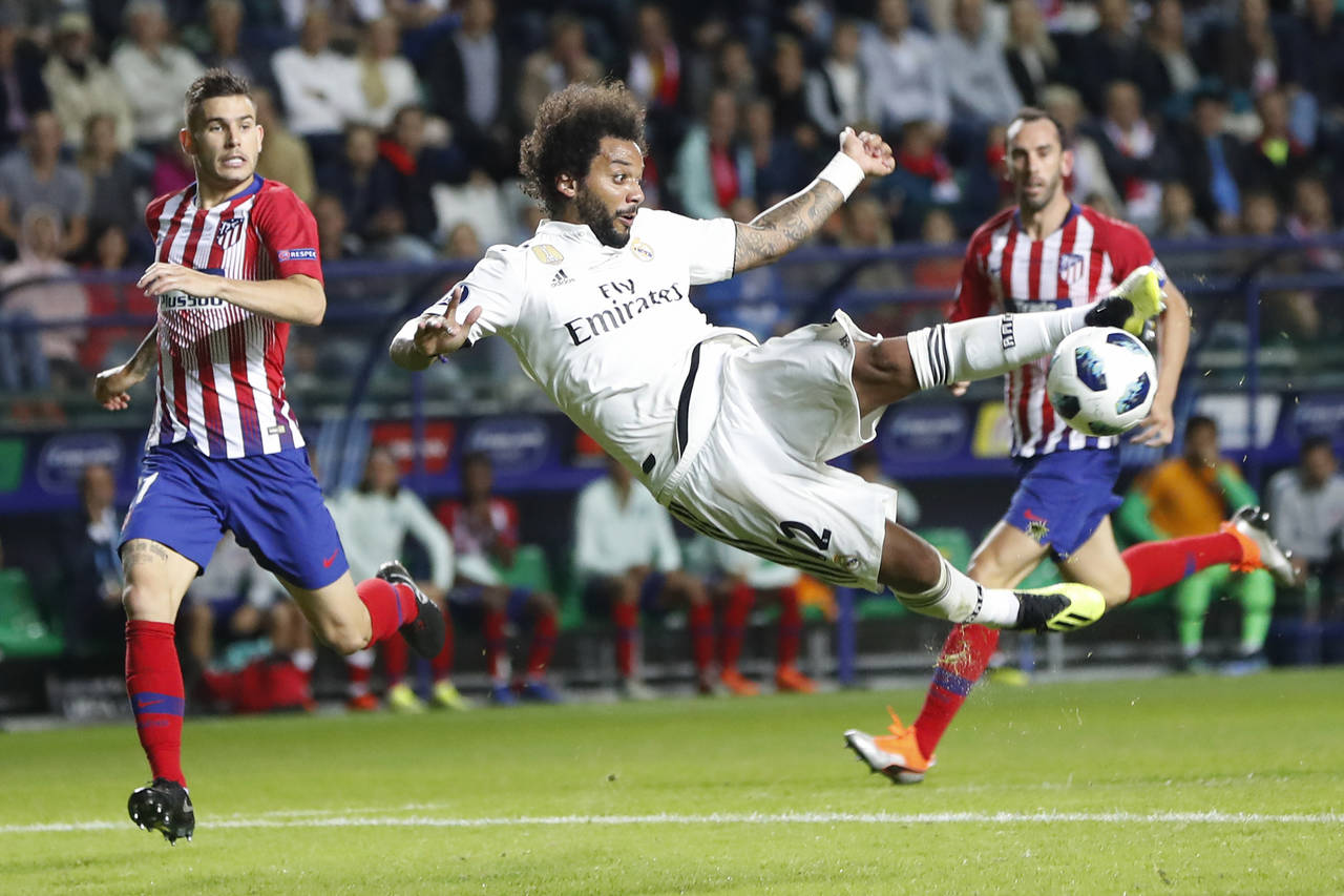 Marcelo ejecuta una tijera en el partido que perdió el Real Madrid ante el Atlético por la Supercopa de la UEFA. 