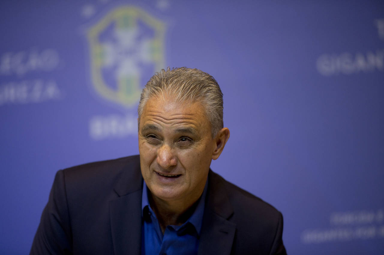 El técnico de Brasil Tite durante una rueda de prensa para anunciar el plantel que disputará los partidos amistosos contra Estados Unidos y El Salvador el mes próximo. (AP)