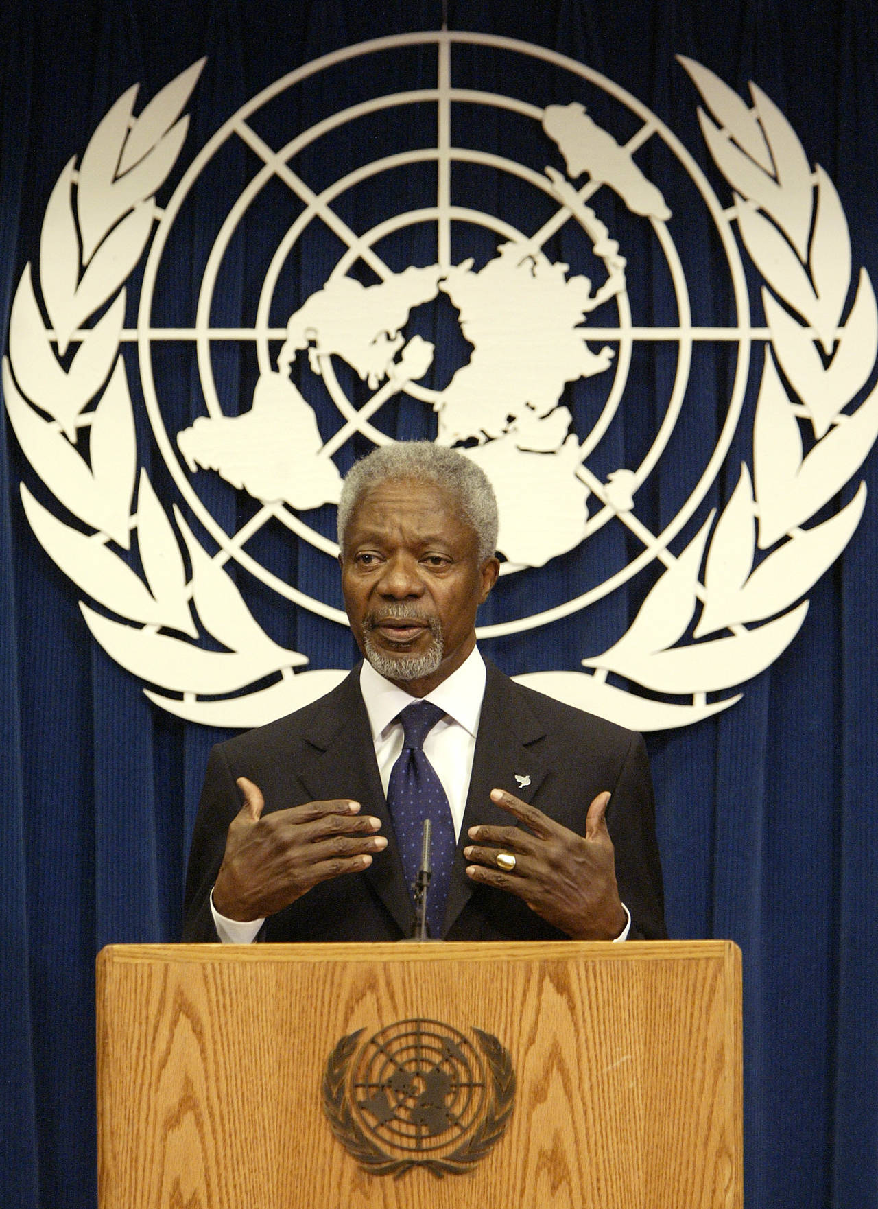 Ejemplo. Kofi Annan fue Secretario General de la ONU de  1997 a 2006.