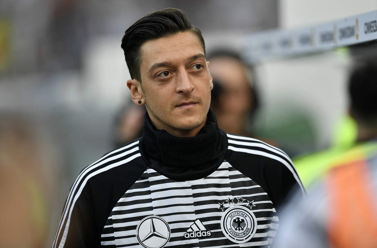 Ozil anunció su retiro de la selección alemana el mes pasado tras defender su encuentro con Erdogan previo al Mundial.