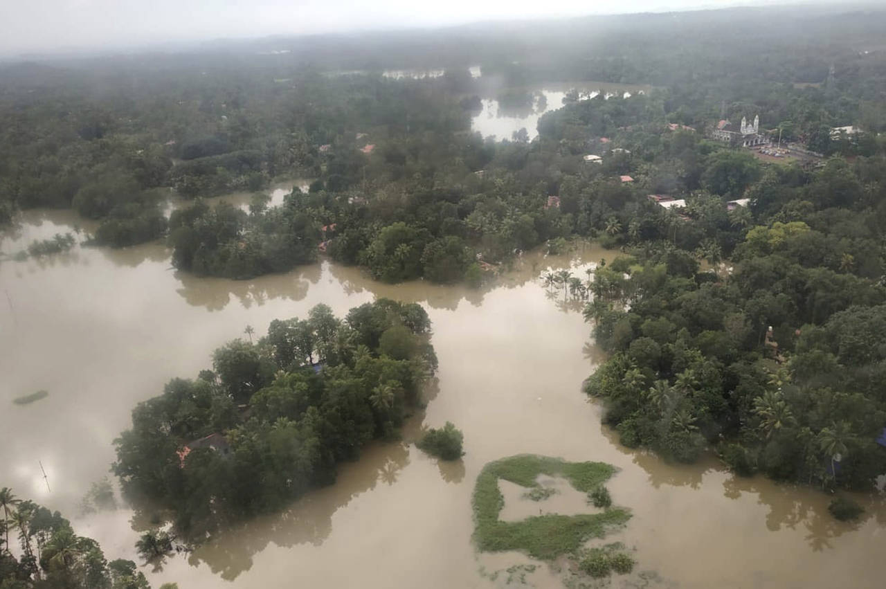 Miles se han visto afectados por las lluvias en India. (AP)
