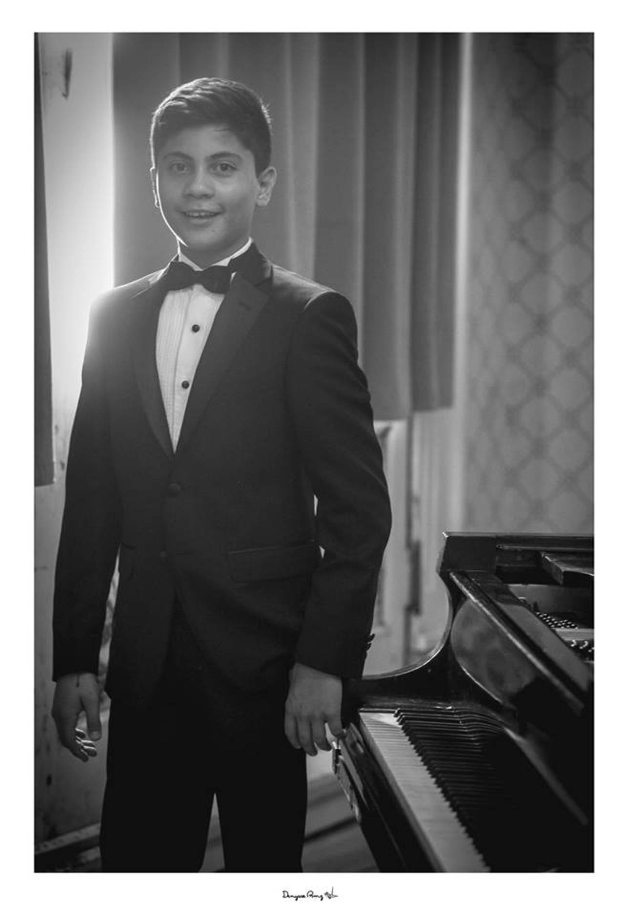 Talento. El joven pianista Eli Manzo, de 13 años de edad, ha logrado impactar por su técnica de interpretación y talento. (CORTESÍA)
