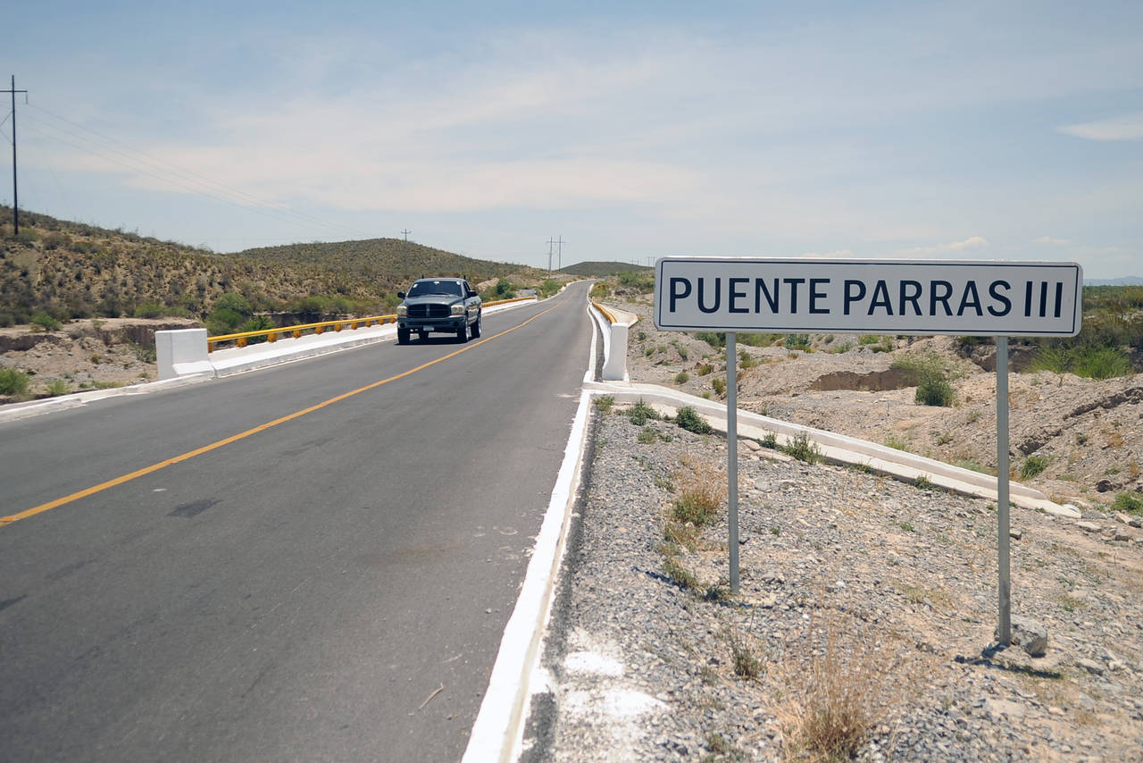 Infraestructura. En la carretera a Parras ya fueron concluidos los cuatro puentes viales, con lo que se espera reducir accidentes. (RAMÓN SOTOMAYOR)