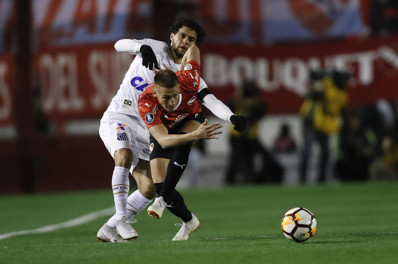 El encuentro de vuelta se disputará el 28 de agosto y el clasificado enfrentará en cuartos de final al vencedor del duelo entre Racing y River Plate. Santos logra empate como visitante