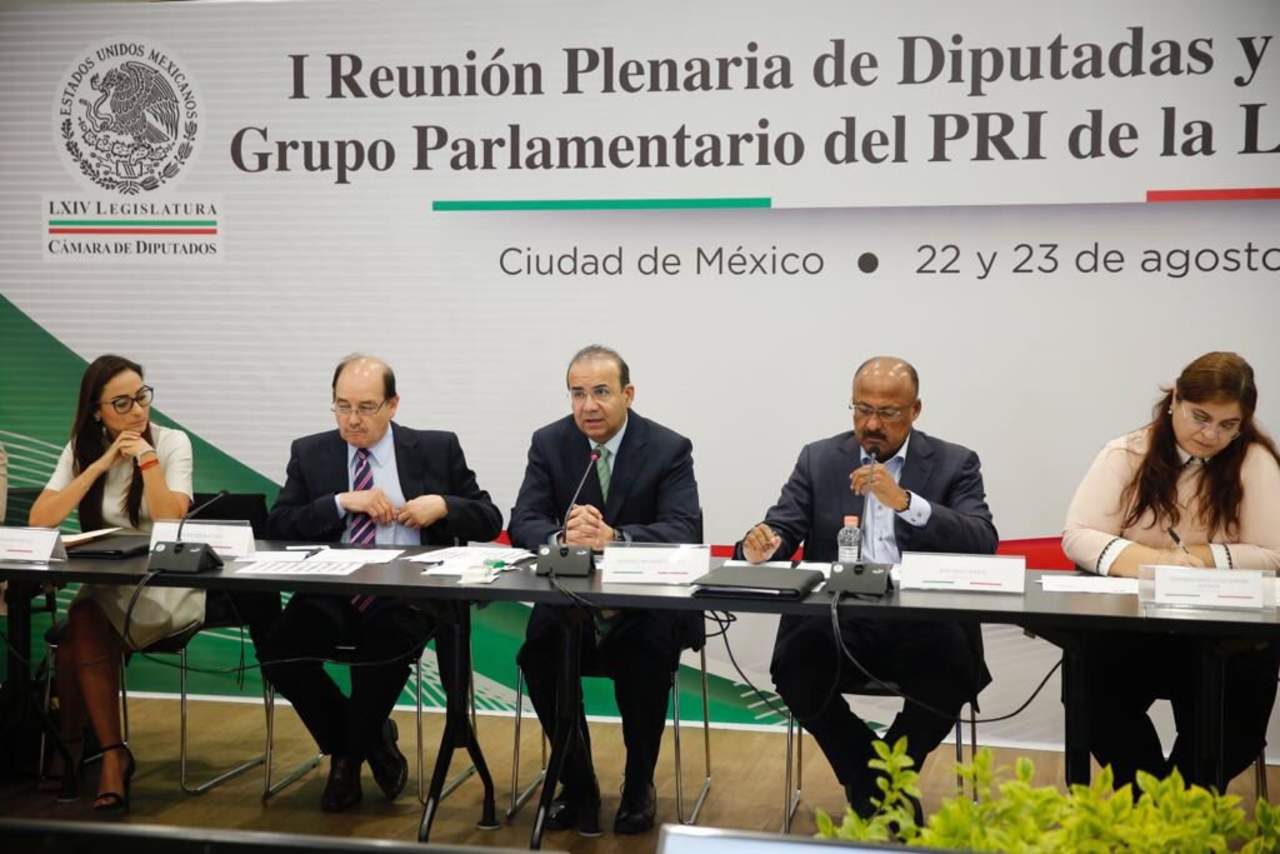 El secretario de Gobernación, Alfonso Navarrete Prida inauguró los trabajos de la primera reunión plenaria de los diputados electos del Partido Revolucionario Institucional (PRI), que encabezará René Juárez Cisneros. (TWITTER)