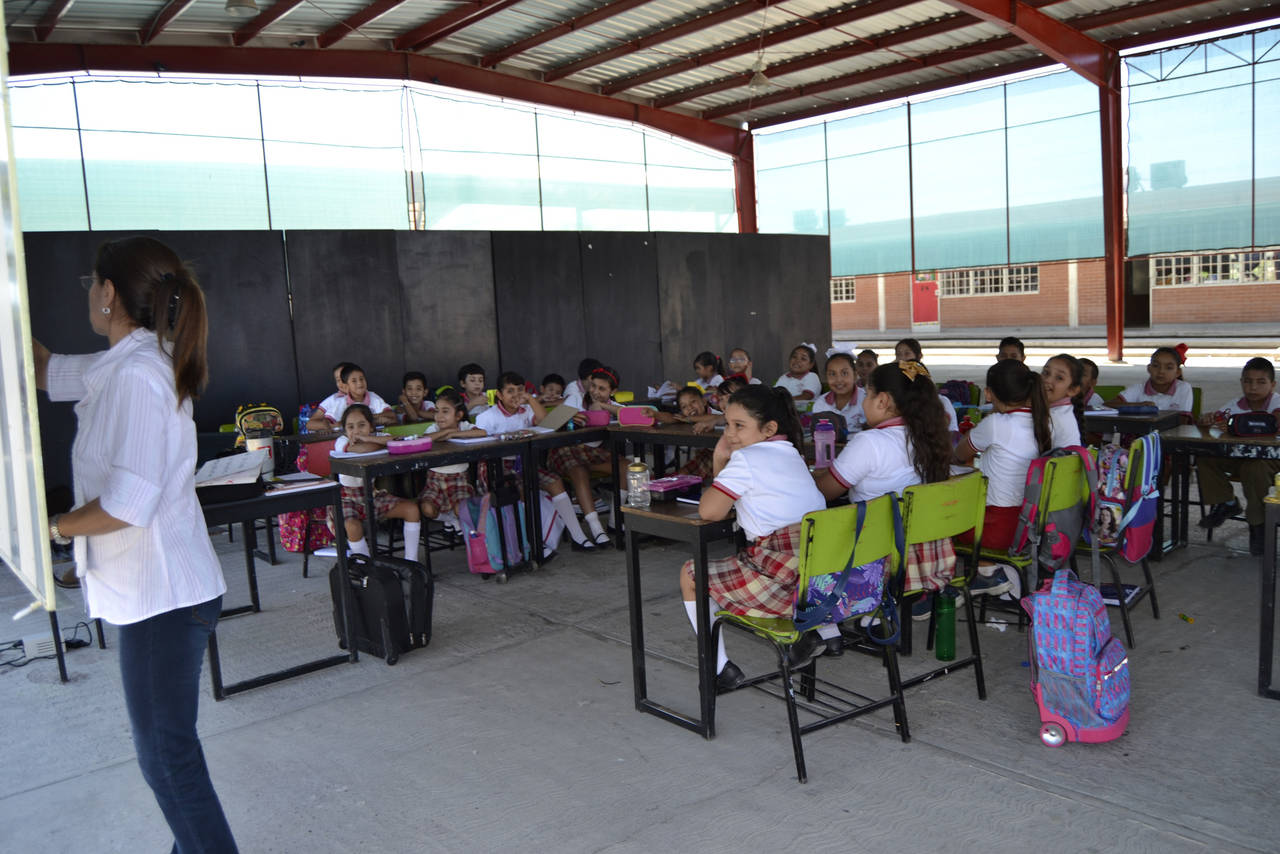 Dificultad. Niñas y niños del cuarto grado dicen que les resulta difícil concentrarse en las canchas. (EDITH GONZÁLEZ)