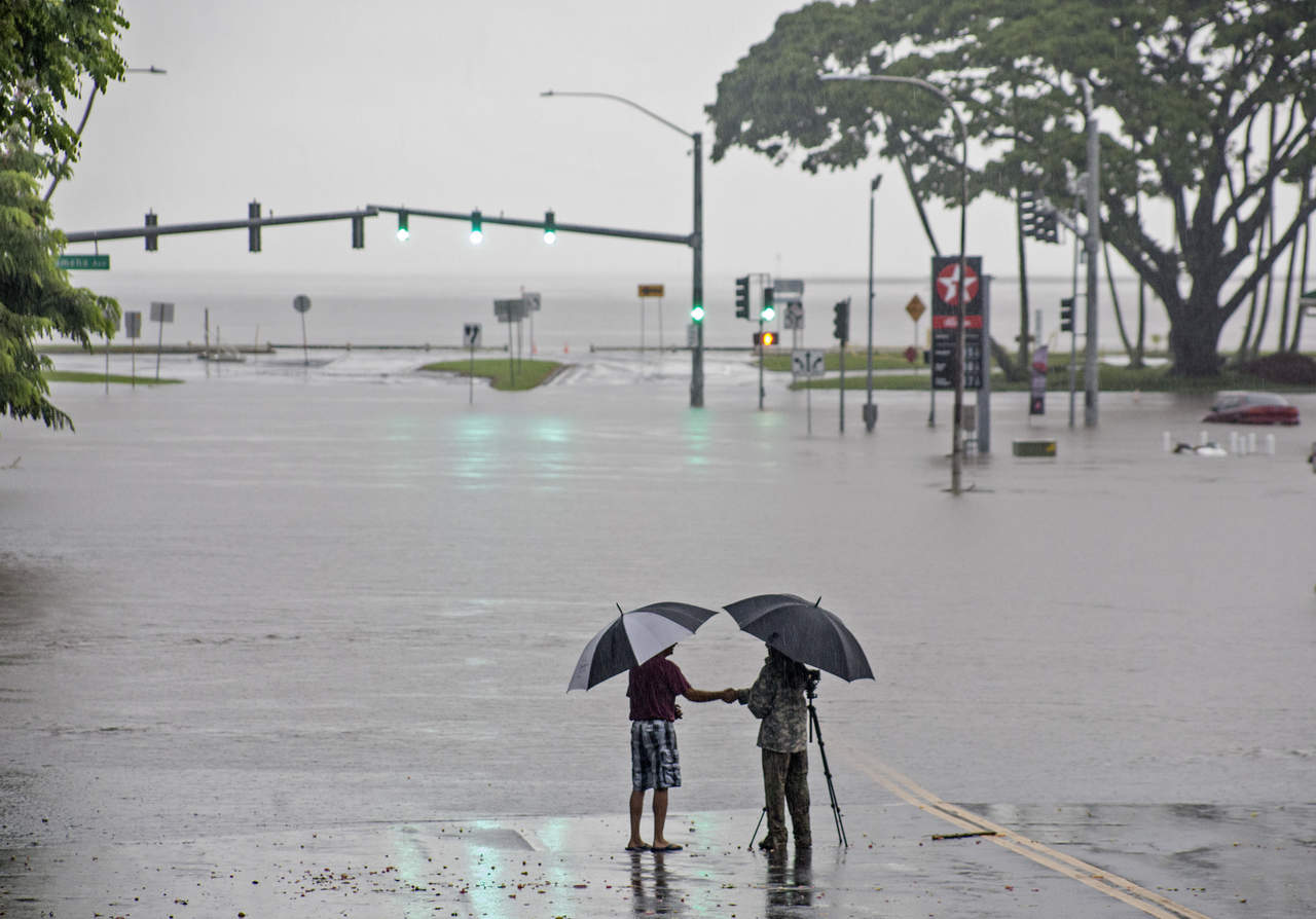 Las lluvias y el viento que trae consigo el ciclón ya azotaron la Isla Grande del archipiélago con casi 50 centímetros de lluvia en cerca de 24 horas y se espera que pueda tocar tierra en alguna parte del territorio en las próximas horas. (AP)
