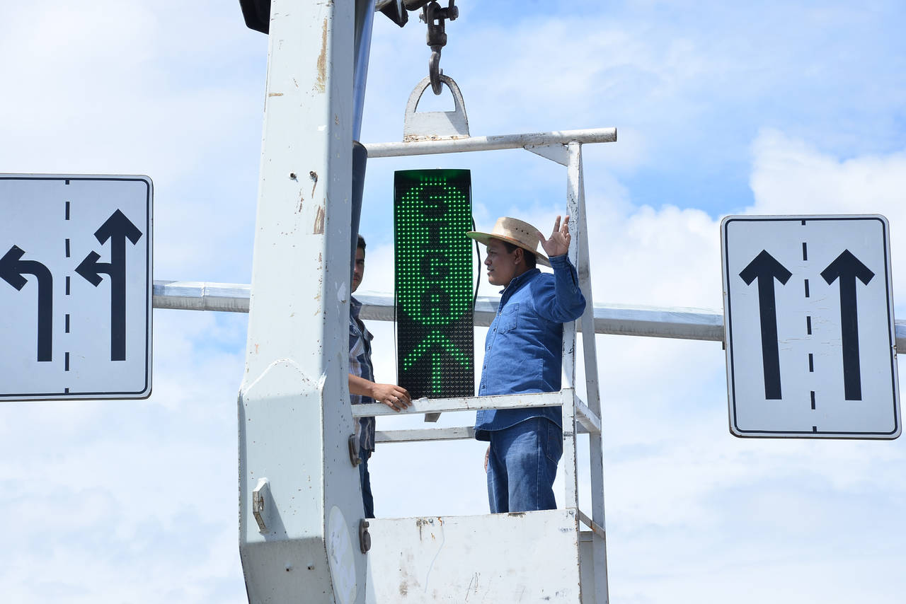 Algunos. En cruceros como Independencia y calzada Colón se colocaron semáforos tipo 'Pantalla' con tecnología LED.