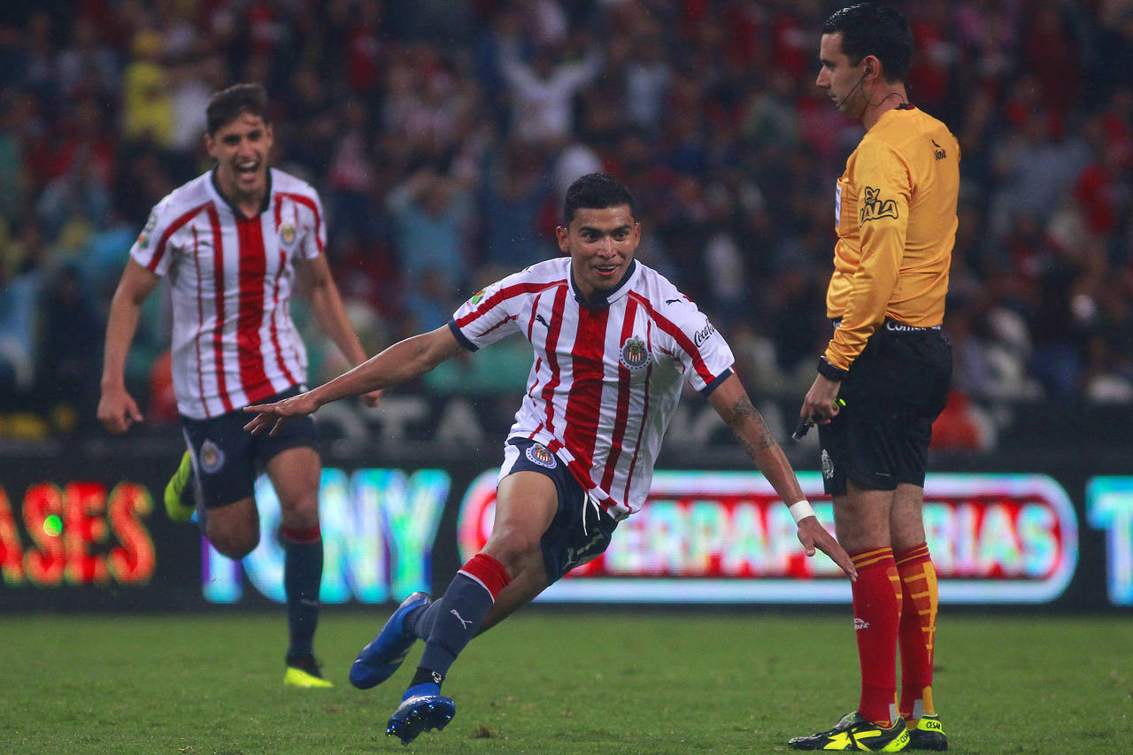Orbelín Pineda anotó un golazo al minuto 64 para darle la victoria a Chivas 1-0 sobre Atlas, que sigue sin marcar en el torneo. Chivas se impone ante el inofensivo Atlas (Jam Media)