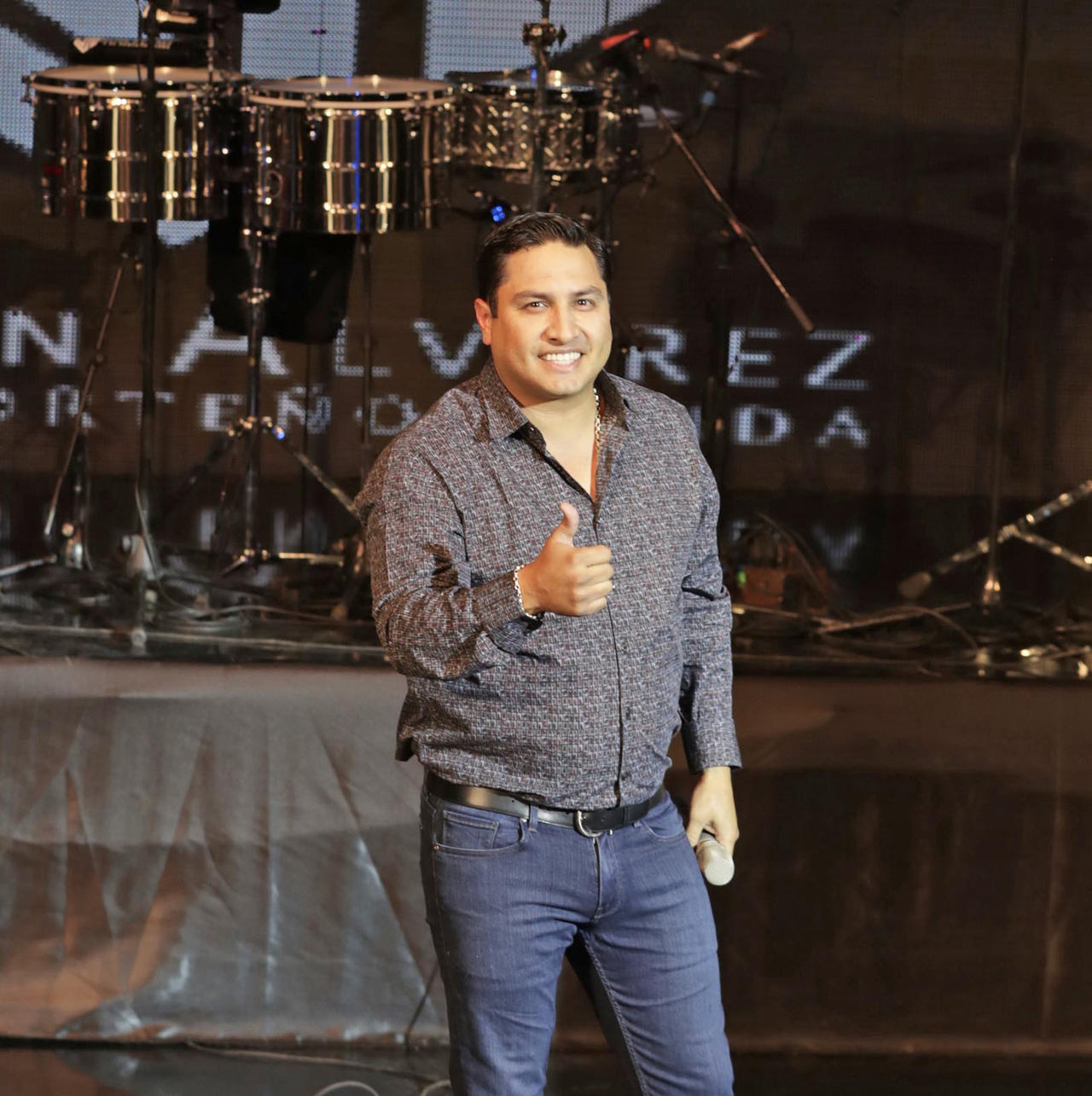Inocente. El cantante Julión Álvarez fue acusado de 'lavar' dinero para un narcotraficante; Hacienda había bloqueado sus cuentas.(EL UNIVERSAL)