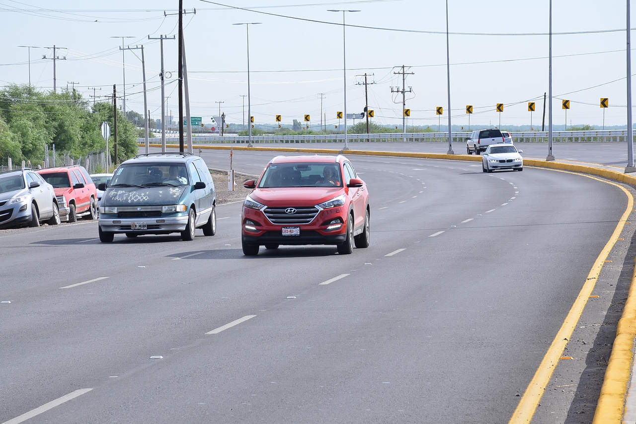 En Torreón, también se amplió la autopista Torreón-San Pedro de La Concha al libramiento norte. (ARCHIVO) 