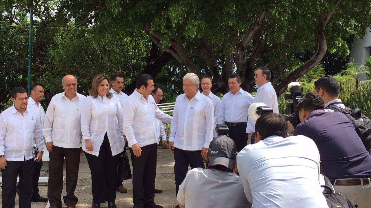 El Estado Mayor Presidencial (EMP) resguarda la reunión que sostiene hoy martes el presidente electo Andrés Manuel López Obrador y el mandatario de Guatemala, Jimmy Morales. (TWITTER)
