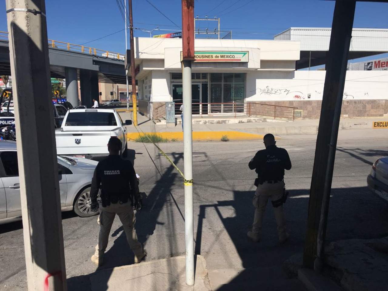 Elementos de la Dirección de Seguridad Pública Municipal, Fuerza Coahuila y del Ejercicio Mexicano se dieron cita en el lugar. (EL SIGLO DE TORREÓN) 

