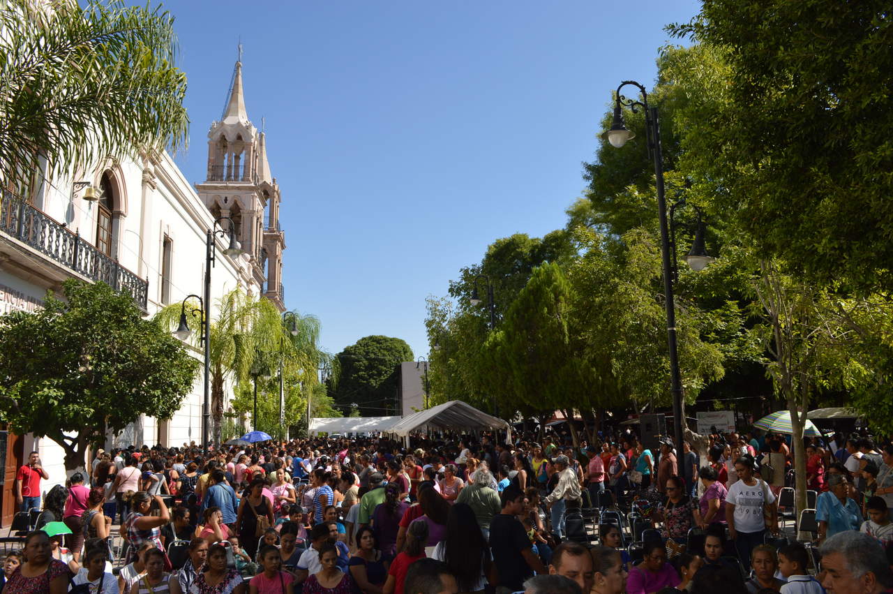 Explicó que la lista de niños y jóvenes beneficiarios es proporcionada por las instituciones educativas de nivel básico. (EL SIGLO DE TORREÓN)