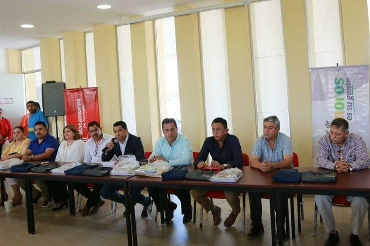 Negocian. Sindicato de trabajadores de Matamoros y autoridades firmaron el contrato colectivo durante la mañana del jueves. (EL SIGLO DE TORREÓN/ROBERTO ITURRIAGA)