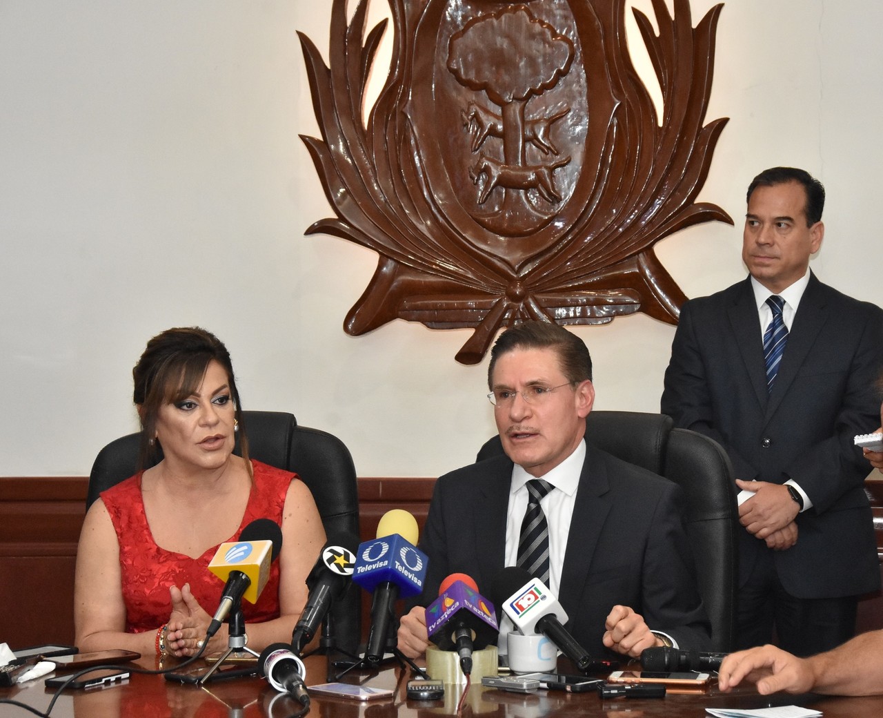 Coordinación. Los gobernantes dijeron que seguirán trabajando de la mano. (EL SIGLO DE TORREÓN)