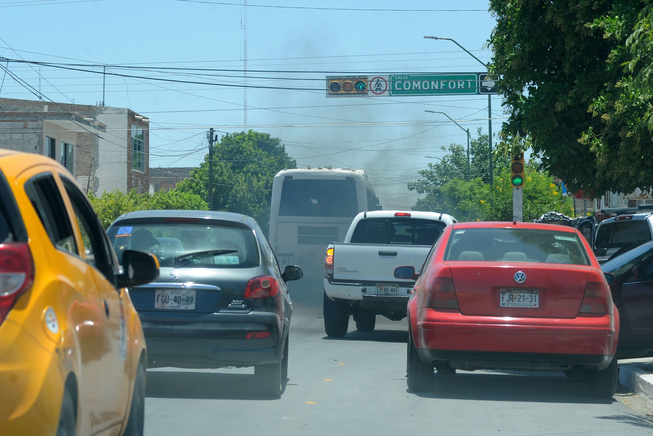 Control. Dice la Dirección de Medio Ambiente de Torreón que se retirarán vehículos de las calles con exceso de humo. (EL SIGLO DE TORREÓN)