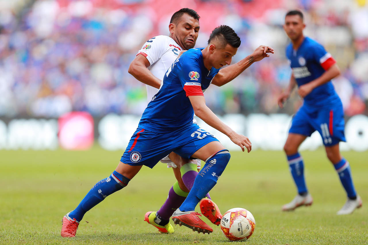 Cruz Azul goleó al Veracruz 4-1 para afianzarse como líder invicto y único del torneo con 20 puntos. (JAMMEDIA)