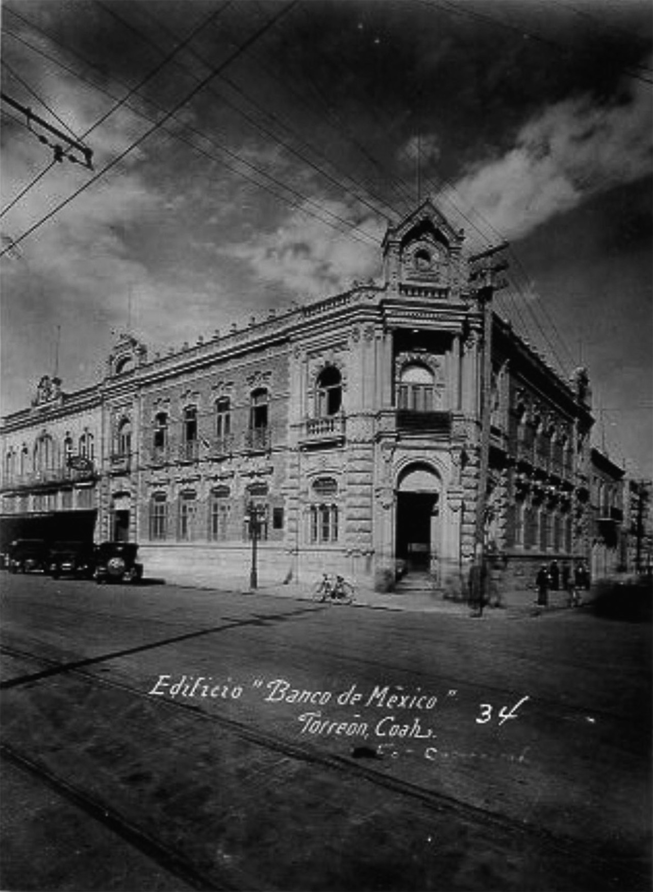 Valor. El edificio de la institución bancaria fue un referente de la arquitectura de la época, que se encontraba en el Centro de Torreón.
