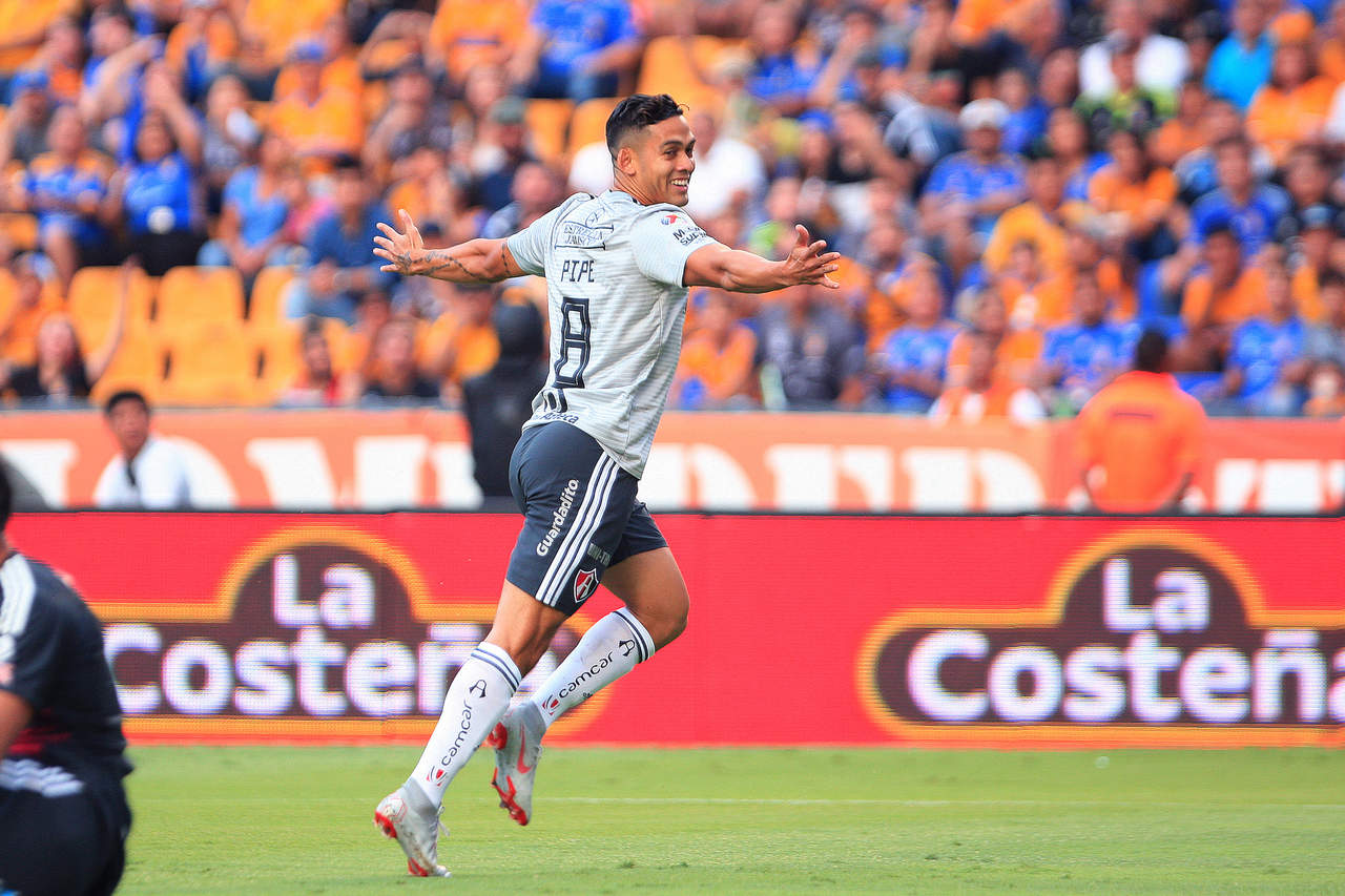 El colombiano Andrés Andrade marcó el primer gol del torneo para Atlas y el mejor de esta jornada 8 del Apertura 2018. (Jam Media)