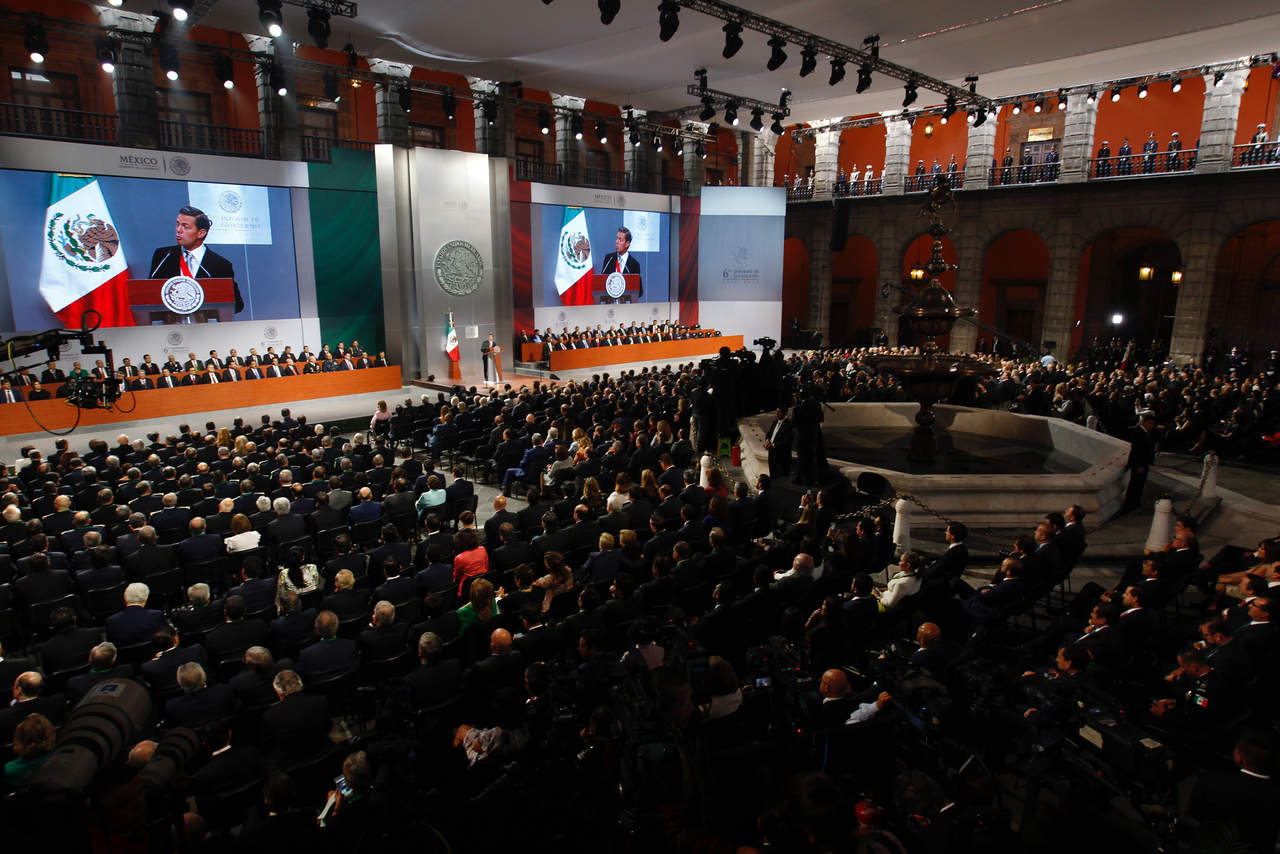 En el Palacio Nacional, Peña Nieto dirigió un mensaje por su sexto Informe. (EFE) 