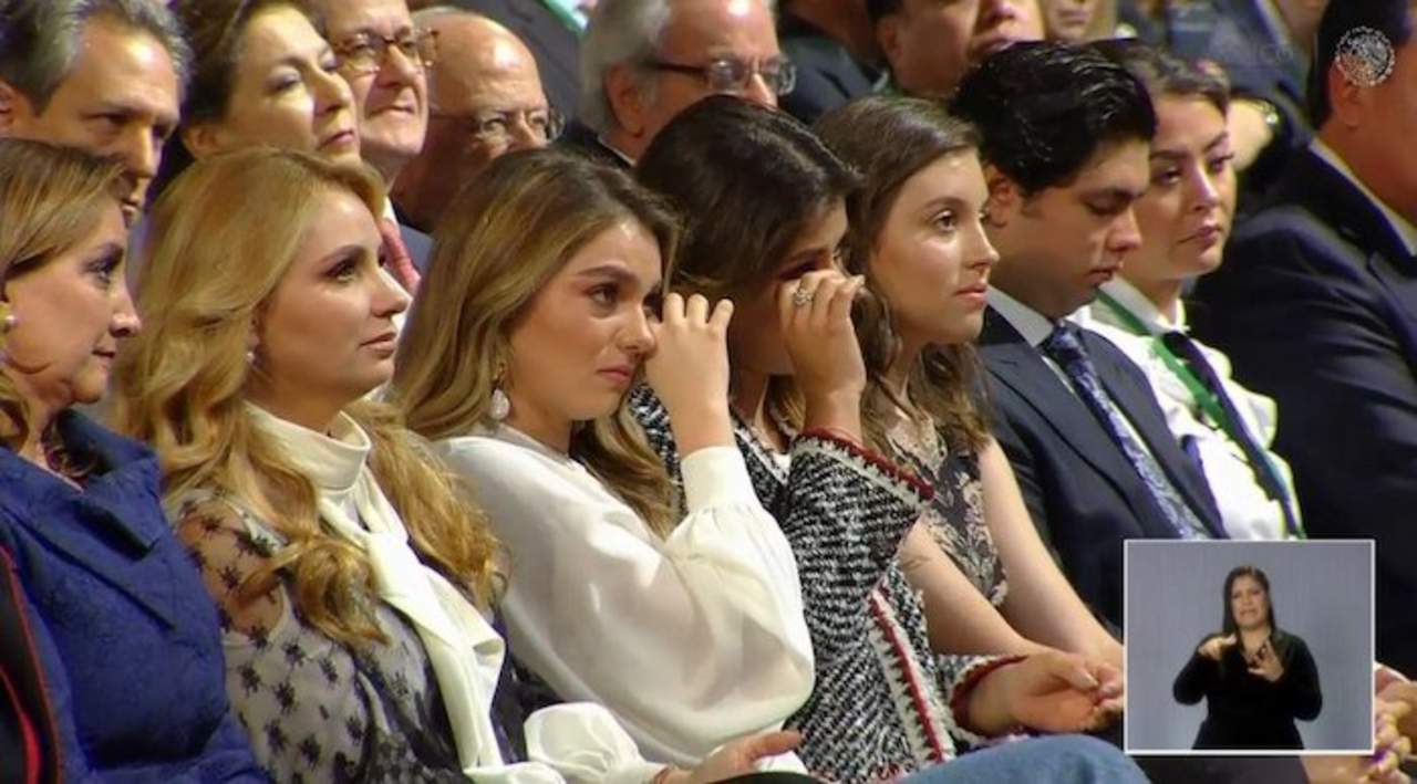 La familia del presidente lloró cuando él les agradeció al final del Sexto Informe. (ESPECIAL)
