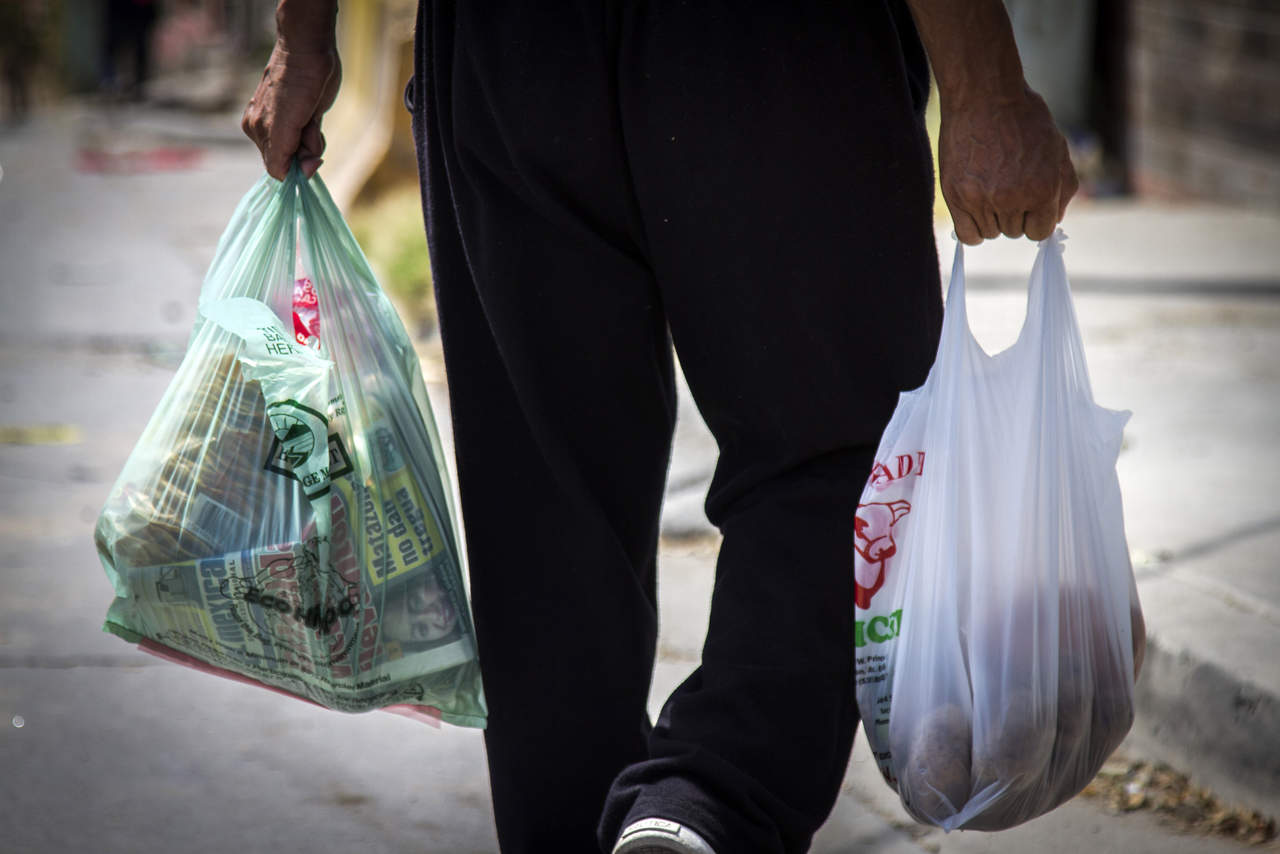 En el caso de las bolsas que cuenten con un aditivo que sea incompatible con el reciclaje, estas deberán garantizar tener un ciclo de vida menor a cinco años. (NOTIMEX)