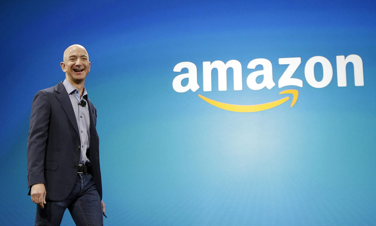 La compañía Amazon se convirtió hoy en la segunda empresa estadounidense en alcanzar una valoración bursátil de un billón de dólares, un exclusivo club cuyo único socio era hasta ahora Apple. (AP)