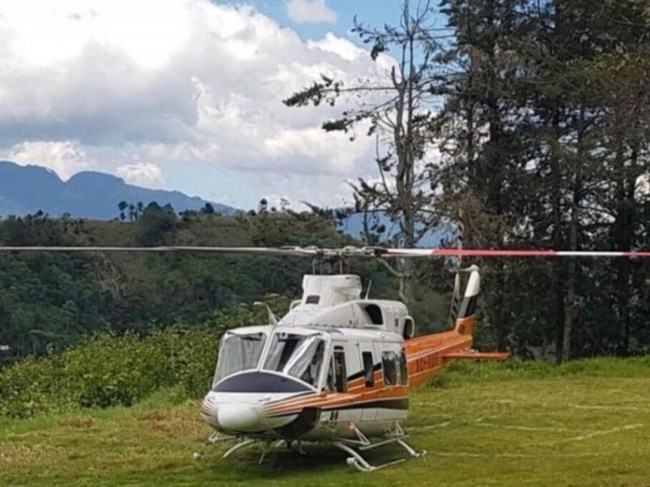 Susto. El helicóptero en el que viajaba el gobernador Manuel Velasco Coello aterrizó de emergencia debido a una falla. (TWITTER)