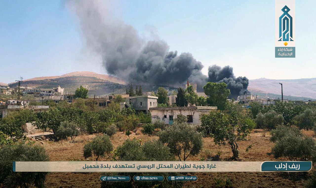 Ataques. La aviación rusa continuó ayer sus bombardeos de la provincia septentrional de Idlib. (AP)