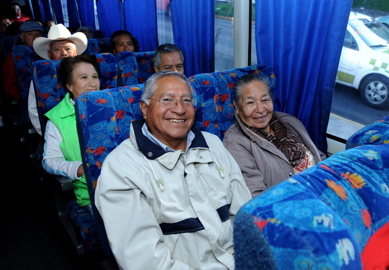 Desde la campaña, la pensión a adultos mayores fue uno de los emblemas de campaña de Andrés Manuel López Obrador, que proviene desde la época en que el tabasqueño fue jefe de Gobierno. (ARCHIVO)