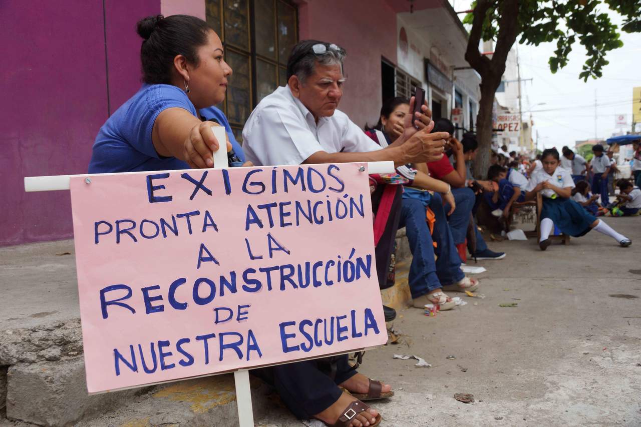 De los casi 80 mil damnificados por los sismos de septiembre del año pasado en Oaxaca, en un primer censo se calcula que al menos 50 mil todavía no reciben ningún tipo de atención, indicó la senadora por Morena, Susana Harp. (EL UNIVERSAL)