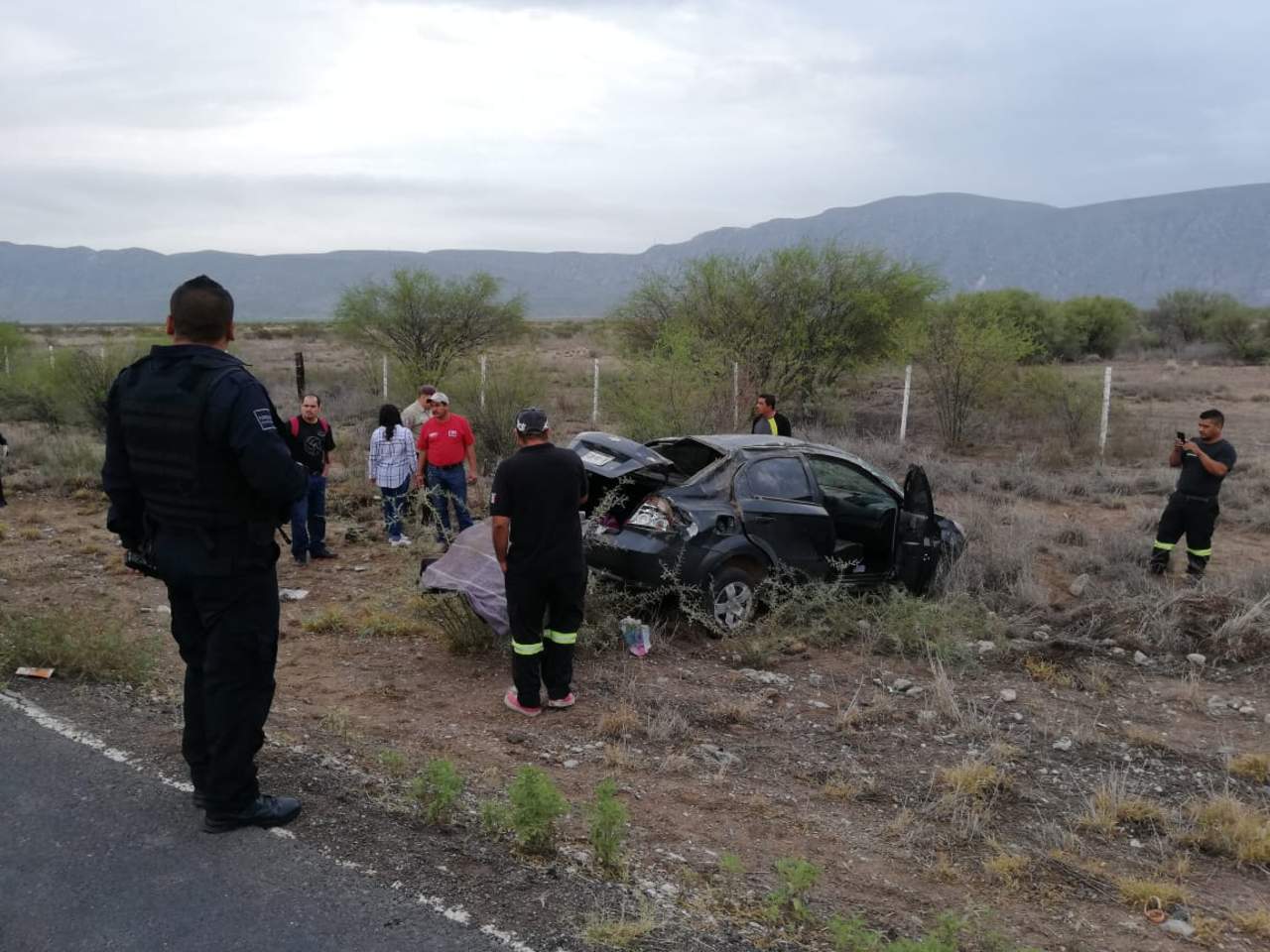 El accidente ocurrió alrededor de las 7:30 horas del jueves sobre la citada carretera que dirige hacia el poblado Nazareno, a la altura del ejido Francisco Villa, del municipio de Lerdo. (ESPECIAL)