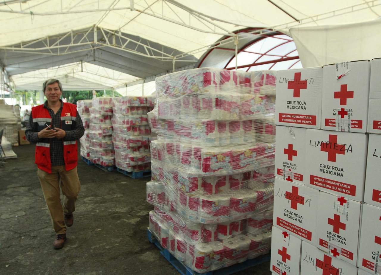 Tras la emergencia de los sismos de septiembre pasado, la Cruz Roja Mexicana ha recibido donativos por 594.4 millones de pesos; 500 en efectivo y 90.4 en especie, informó en entrevista con EL UNIVERSAL su presidente, Fernando Suinaga Cárdenas. (ARCHIVO, 2017)