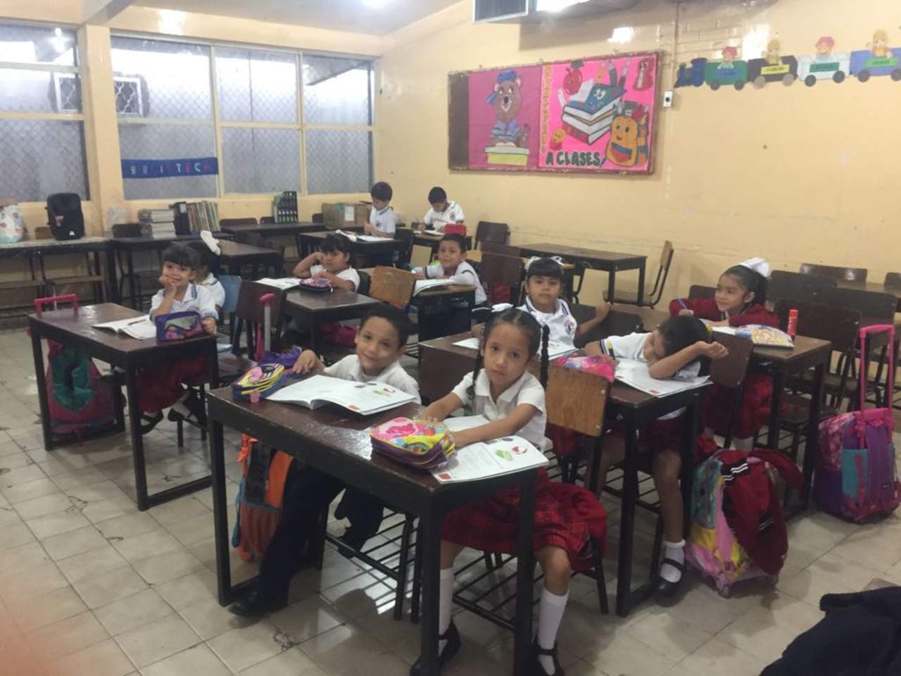 La Subsecretaría de Educación en La Laguna de Coahuila reportó esta mañana el 50 por ciento de asistencia de alumnos en las escuelas de nivel básico. (ANGÉLICA SANDOVAL)