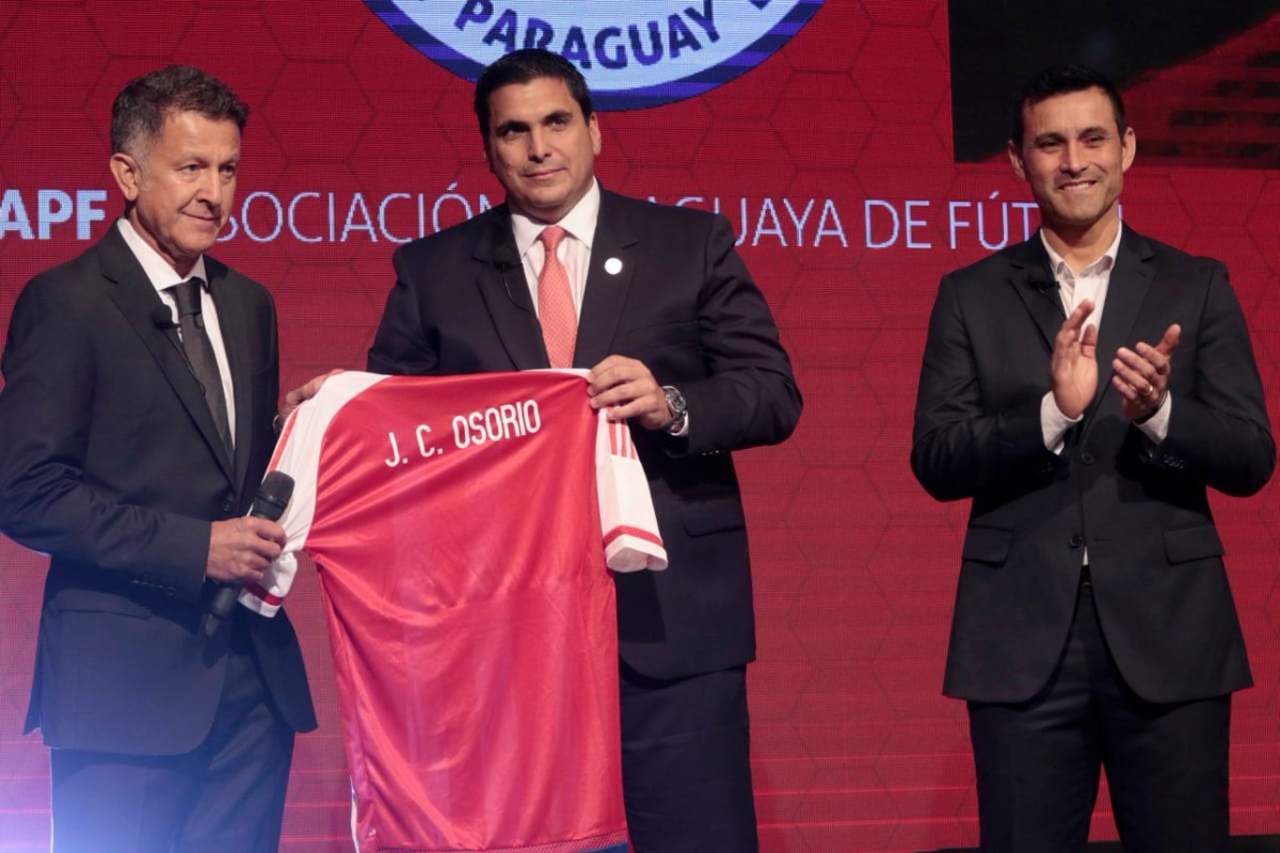 El técnico colombiano Juan Carlos Osorio fue presentado al frente de la Selección Paraguaya de Fútbol. (Especial)