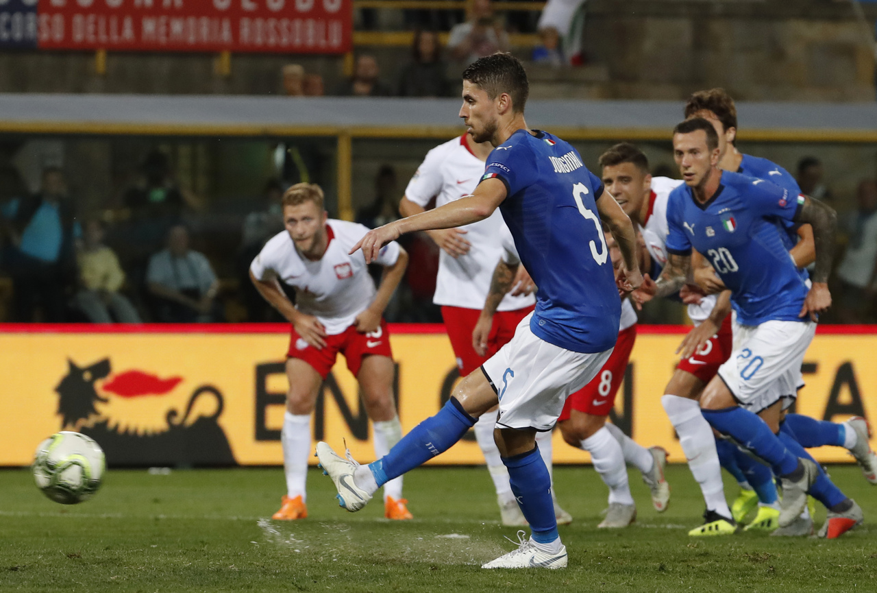 Un gol de penalti marcado en el minuto 80 por Jorge Frello 'Jorginho' evitó ayer la derrota de Italia.