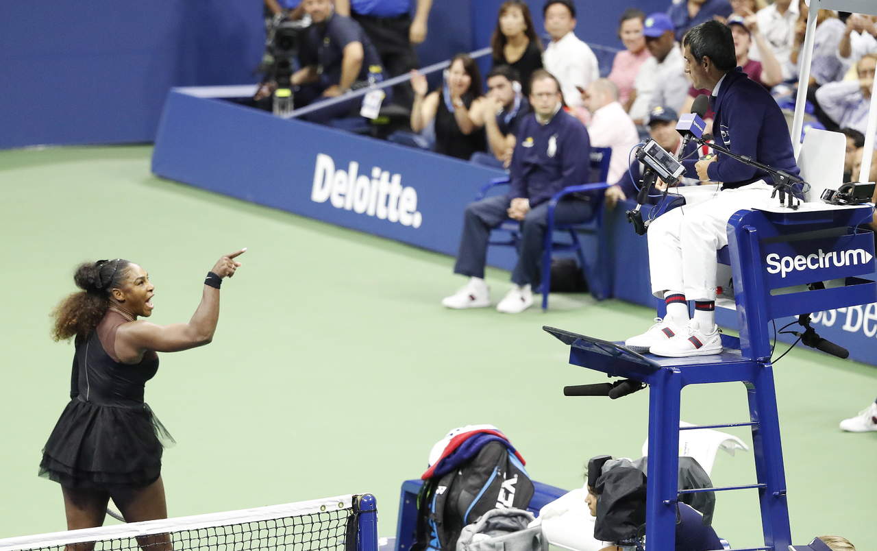Serena Williams discutió en varias ocasiones con el juez Carlos Ramos. (EFE)