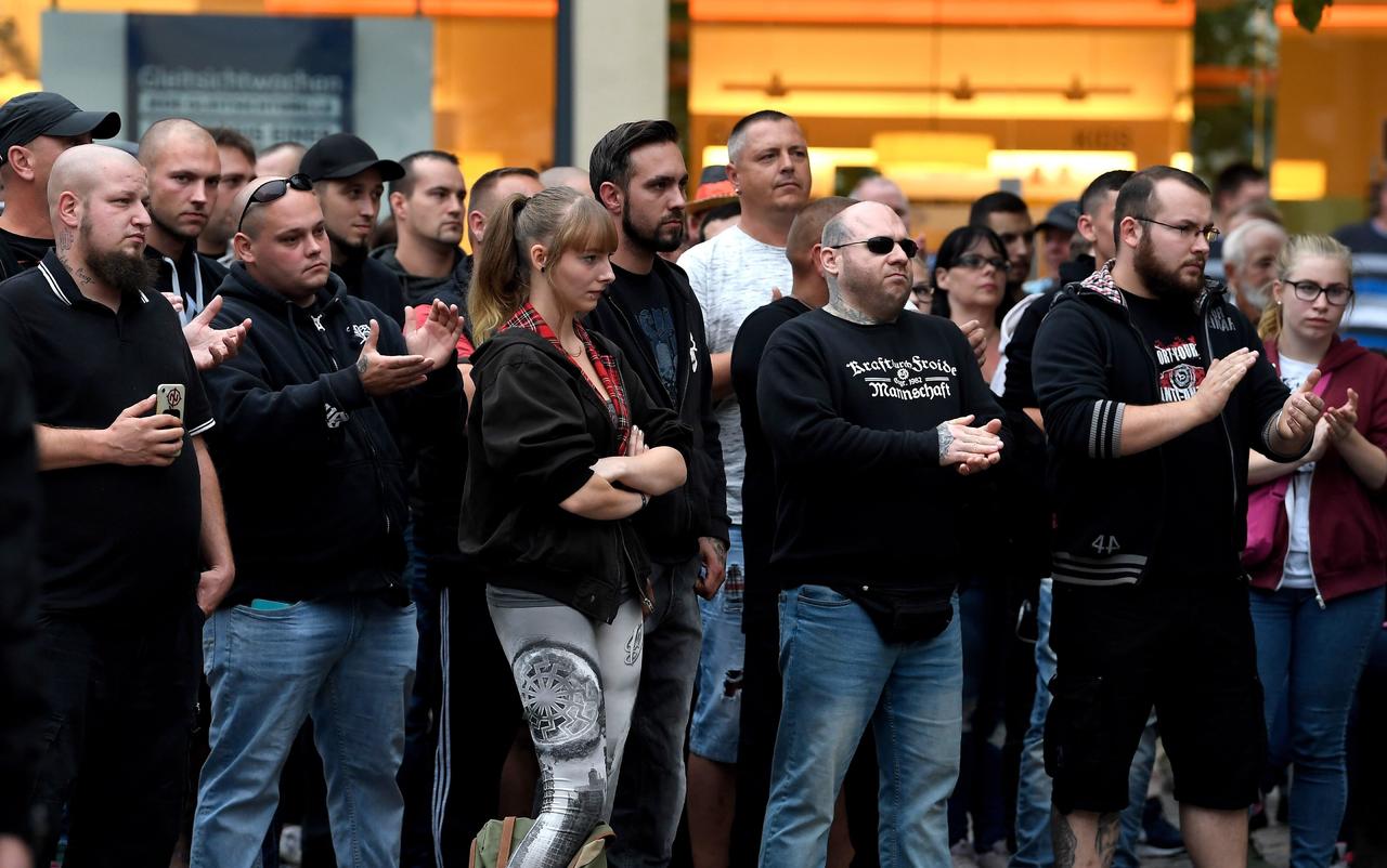 Reacción. Cientos de personas participaron ayer en una manifestación ultraderechista en la ciudad de Köthen. (EFE)