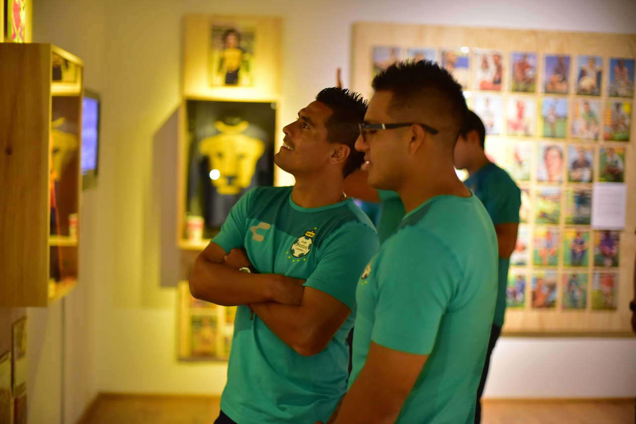 Jugadores, entre ellos Oswaldo Martínez, se mostraban sorprendidos con el contenido de cada una de las salas.