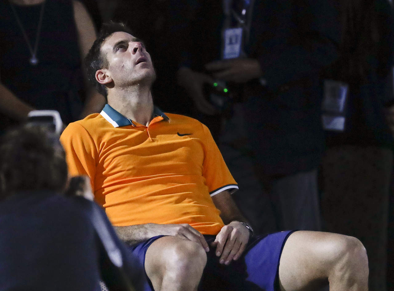 El argentino Juan Martín del Potro se lamenta tras la derrota ante el serbio Novak Djokovic en la final del US Open.