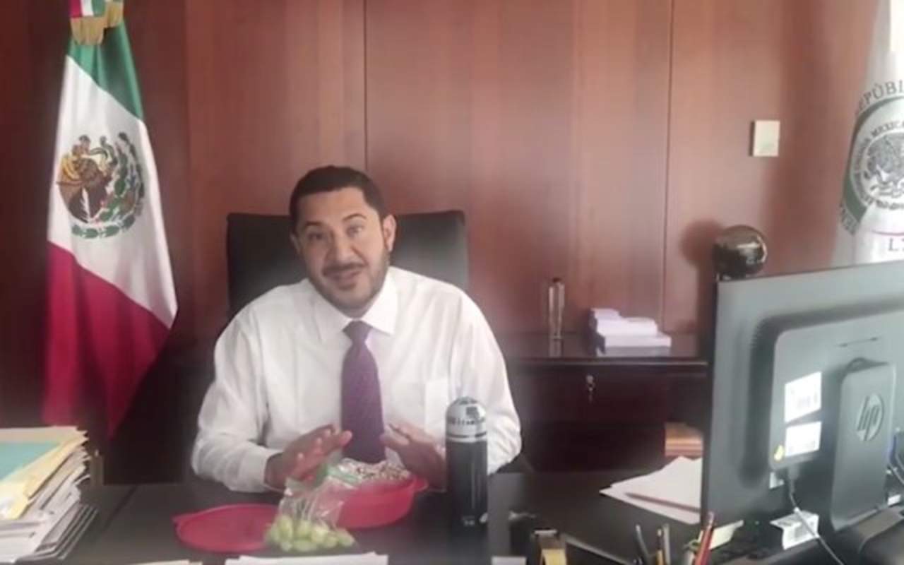 El presidente de la Mesa Directiva, Martí Batres, lanzó el #TuppersChallenge, que desde este martes siguen legisladores como Xóchitl Gálvez, quien dice que de paso puede servir para adelgazar. (ESPECIAL) 
